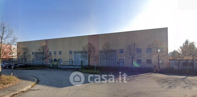 Capannone in commerciale in 