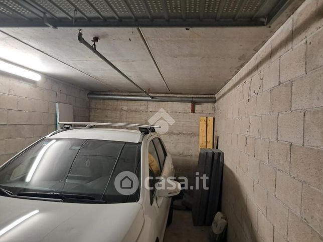 Box/posto auto in residenziale in Via Leonardo Da Vinci 42