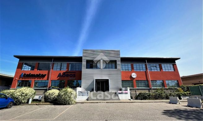 Ufficio in commerciale in Via Paolo Veronese 216