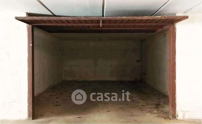 Box/posto auto in residenziale in Via Pisa
