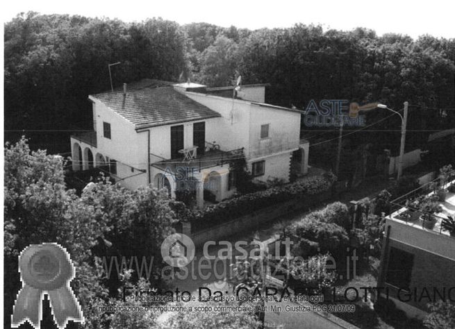 Villetta a schiera in residenziale in Via delle Robinie 45