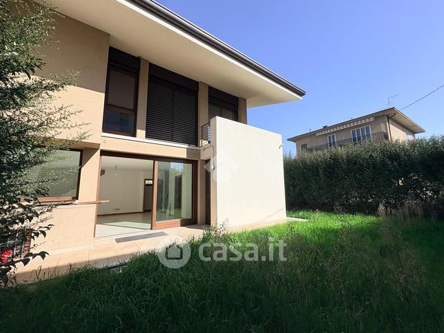 Casa bi/trifamiliare in residenziale in Via Ippolito Pindemonte