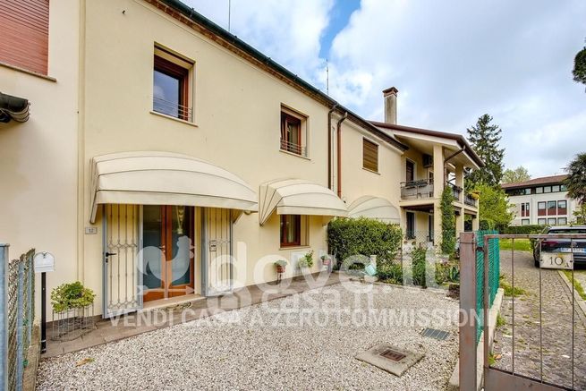 Villetta a schiera in residenziale in Via Dante Alighieri 12