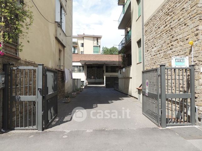 Garage/posto auto in residenziale in Via di Santo Stefano in Pane 19