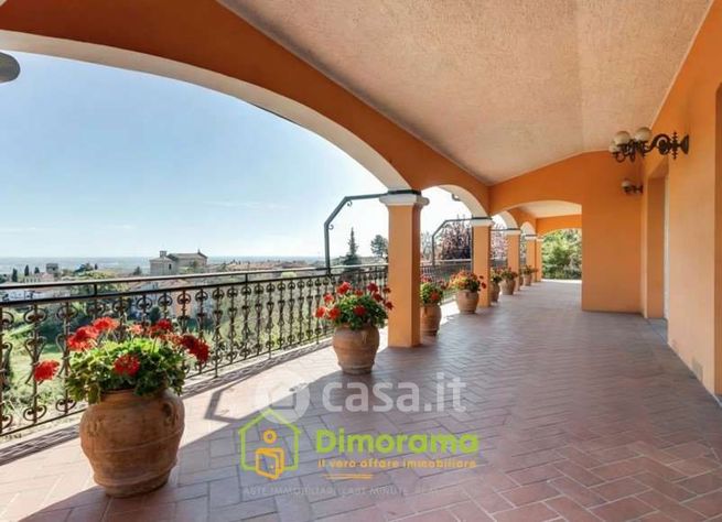 Casa indipendente in residenziale in 