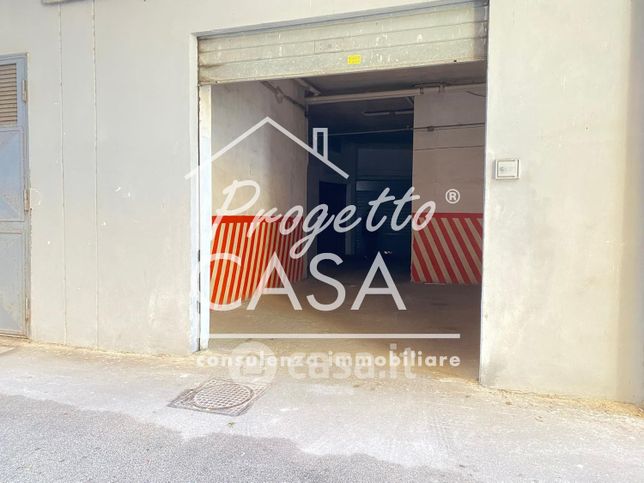 Box/posto auto in residenziale in Via San Cristoforo 51