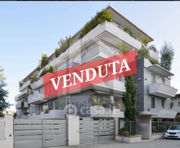 Appartamento in residenziale in Via Gian Vincenzo Gravina 5