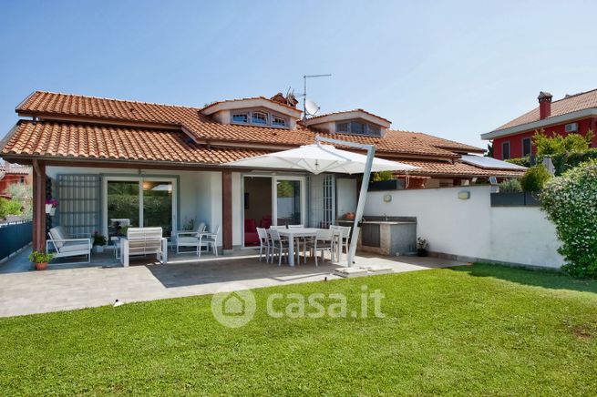 Casa bi/trifamiliare in residenziale in Via di Marino Campagna