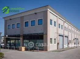 Capannone in commerciale in Via Lago di Varano