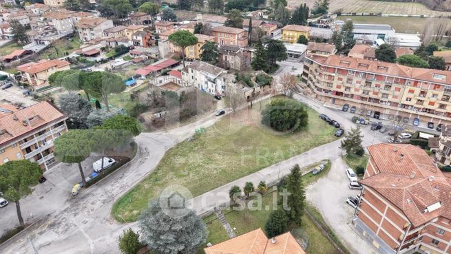 Terreno edificabile in residenziale in Via Jesi 4