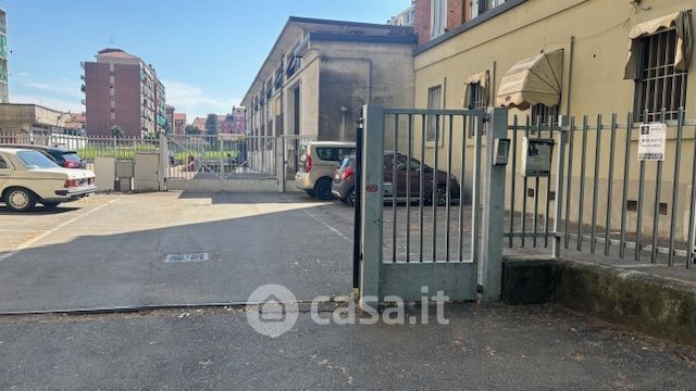 Box/posto auto in residenziale in Largo Sempione 166