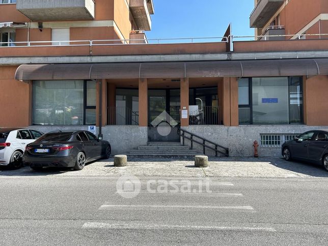 Ufficio in commerciale in Via Roccole 89