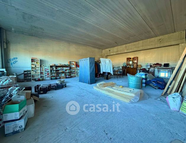 Ufficio in commerciale in 