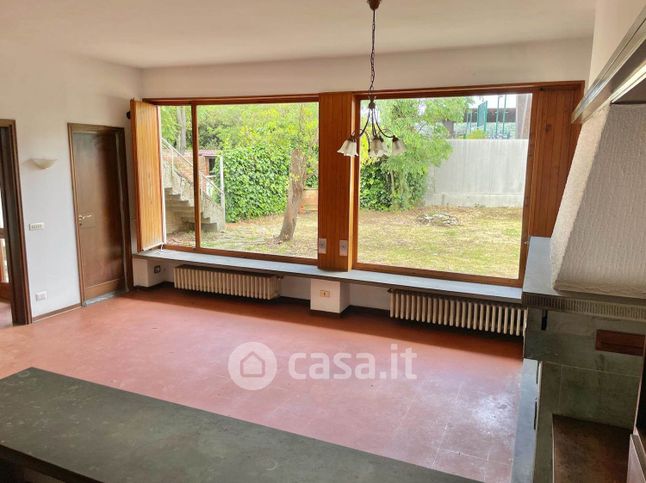 Casa indipendente in residenziale in 