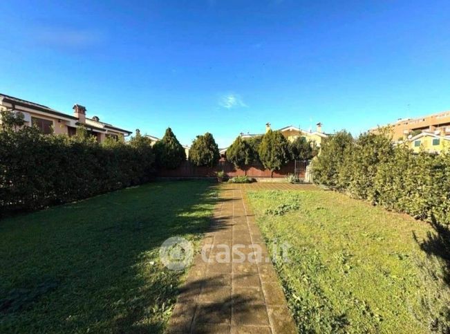 Villa in residenziale in Via Luigi Iaffei 27
