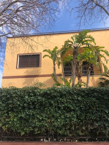 Casa bi/trifamiliare in residenziale in Viale Italia