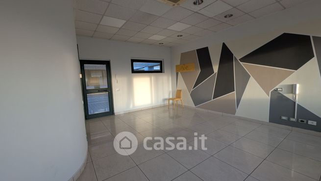 Ufficio in commerciale in Via Raffaello Sanzio 16