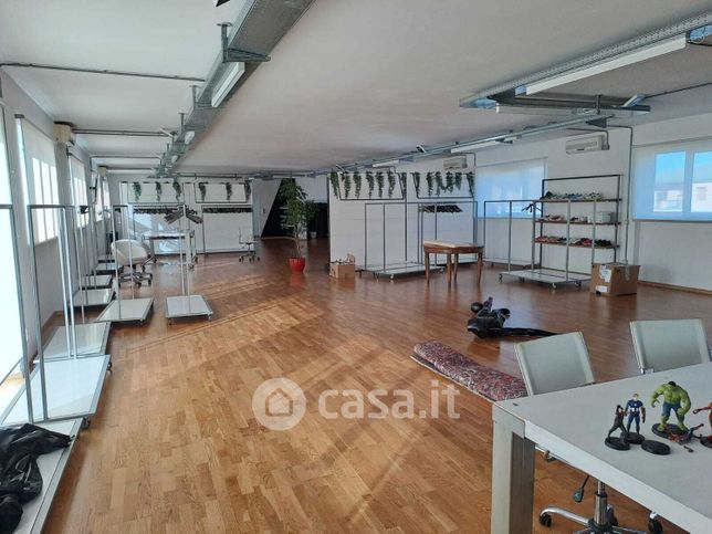 Capannone in commerciale in Via Pietro Nenni