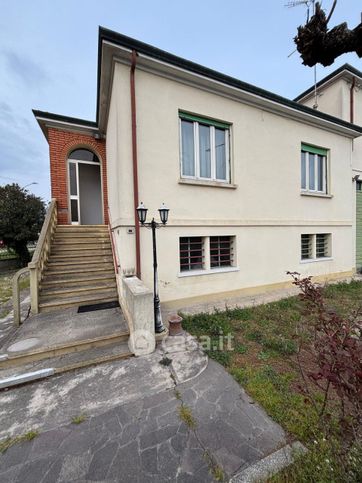 Casa indipendente in residenziale in 