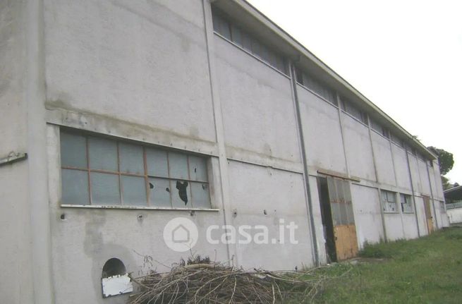 Capannone in commerciale in Via G. Verdi