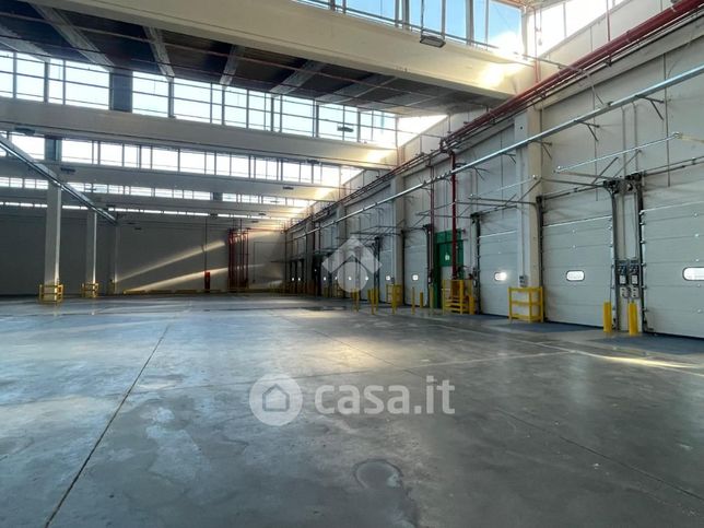 Capannone in commerciale in Via Pradazzo 7