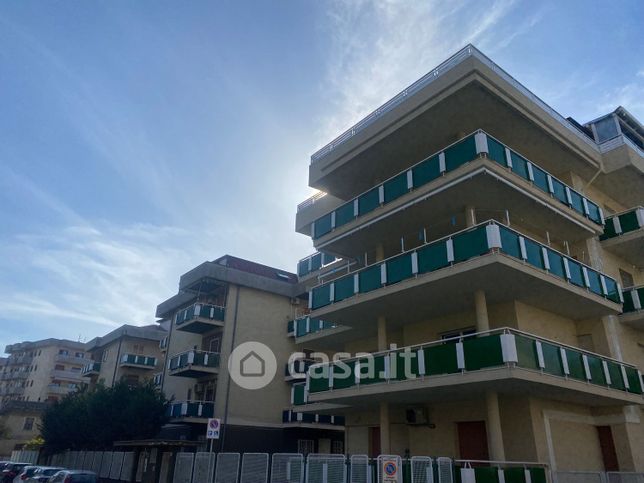 Box/posto auto in residenziale in Via T. de Divitiis