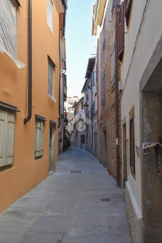 Casa indipendente in residenziale in Calle Parini Giuseppe 16