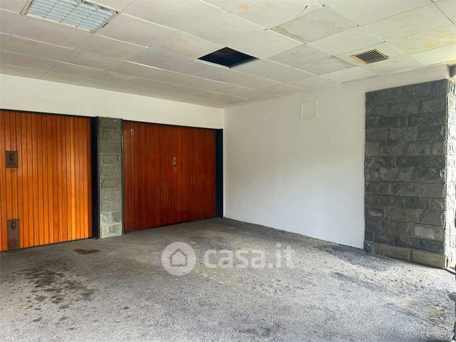 Box/posto auto in residenziale in Via Tre Scalini