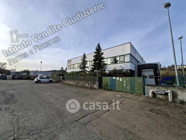 Capannone in commerciale in Via Cascinapiano 57