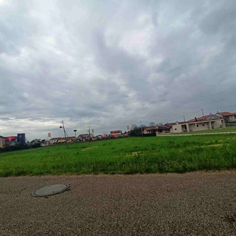 Terreno agricolo in commerciale in Via Giovanni Visintin