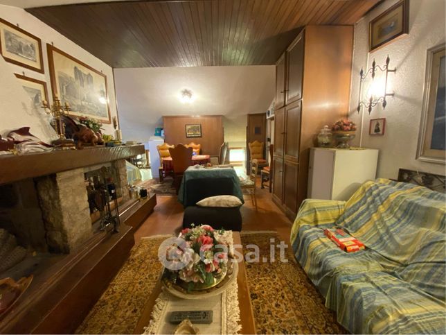 Casa bi/trifamiliare in residenziale in Via Grottaminarda 8