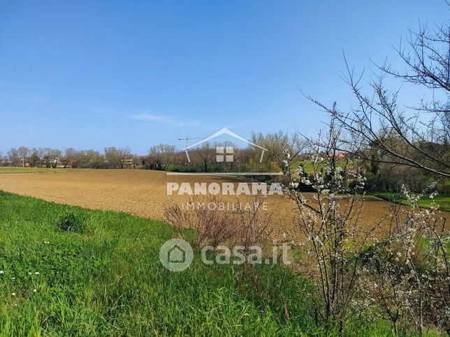 Terreno agricolo in commerciale in 