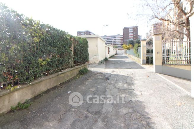 Box/posto auto in residenziale in Via Pio VII 118