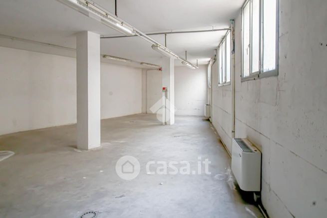 Capannone in commerciale in Viale Cesare Battisti