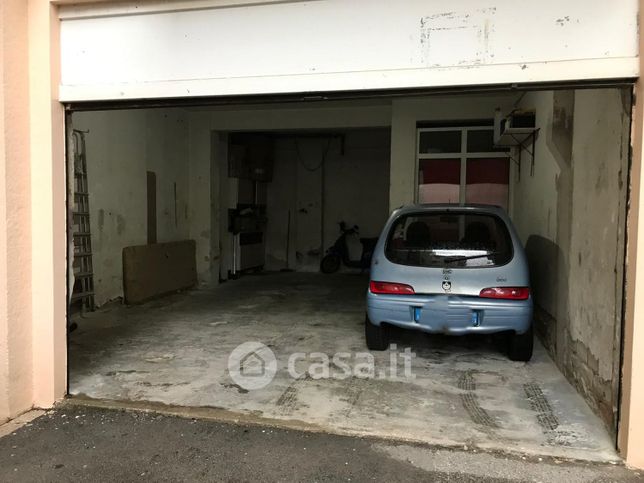 Box/posto auto in residenziale in Scala Santa 41