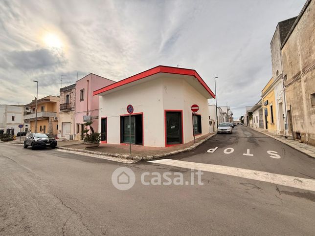 Negozio/locale commerciale in commerciale in Via Roma 32