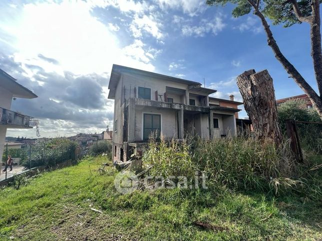 Casa bi/trifamiliare in residenziale in Via Lorenzo Perosi