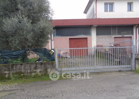 Capannone in commerciale in Via Isaac Newton 38