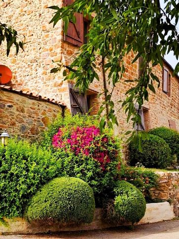 Casa indipendente in residenziale in