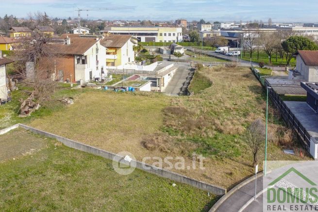 Terreno edificabile in residenziale in Via Brembo