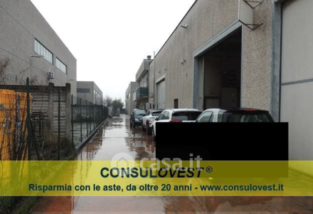 Capannone in commerciale in Via Giacomo Leopardi 6