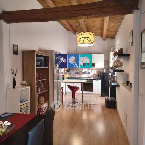 Appartamento in residenziale in Via Esino