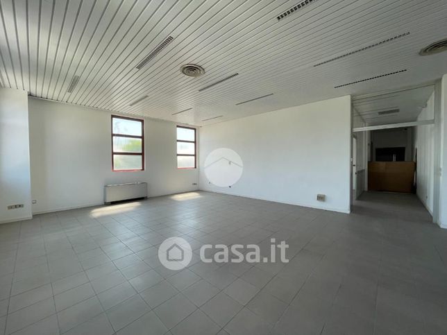 Ufficio in commerciale in Via Pablo Picasso 21