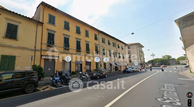 Negozio/locale commerciale in commerciale in Via Santa Marta