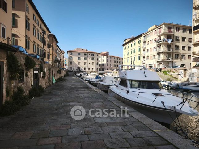 Capannone in commerciale in 