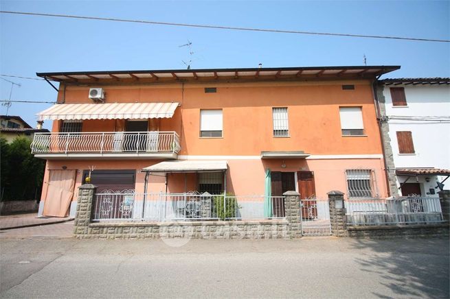 Casa indipendente in residenziale in Via Claudia 171