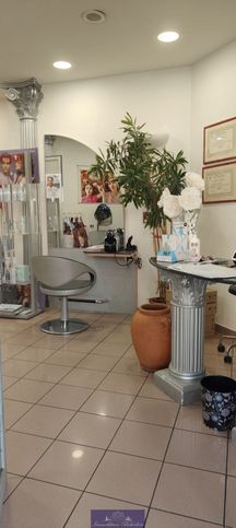 Negozio/locale commerciale in commerciale in Via Giacomo Leopardi