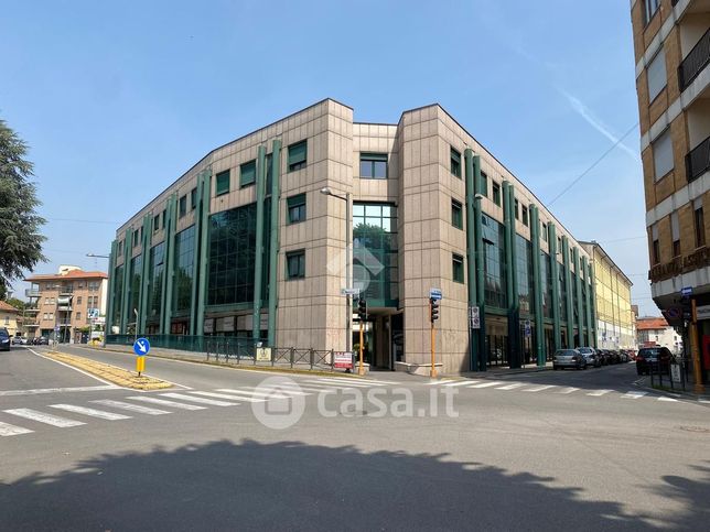 Box/posto auto in residenziale in Viale Cesare Battisti 43