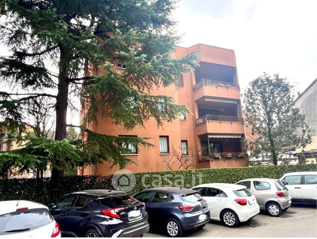 Ufficio in commerciale in Via Roberto Ardigò 24