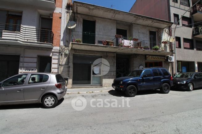 Box/posto auto in residenziale in Via Francesco Crispi 2